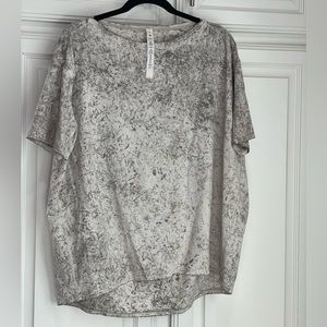 Lululemon T-shirt, women’s Sz 10.